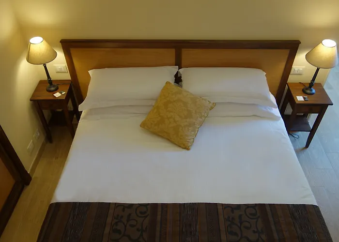 Oda ve Kahvaltı Aenea 4*